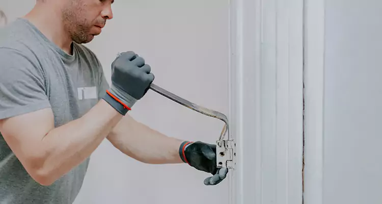 Cracked Door Jamb Repair in Plantation, FL
