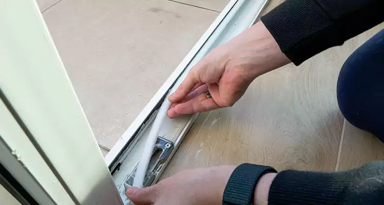 Garage Door Off Track Repair in Plantation, FL