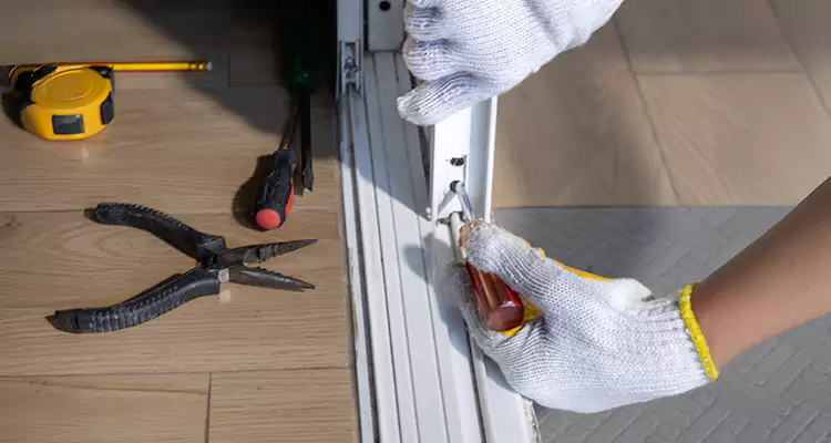 Screen Door Wheel Replacement in Plantation, FL