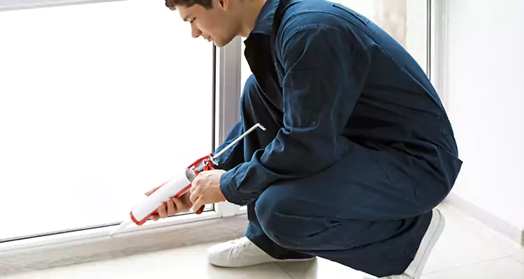 Window Glass Caulk Repair in Plantation, FL