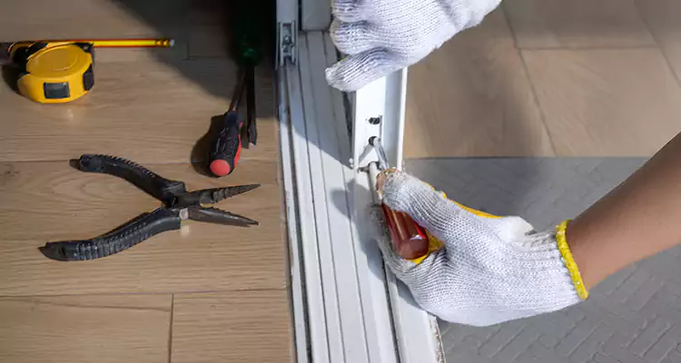 Closet Sliding Door Track Repair in Plantation, FL