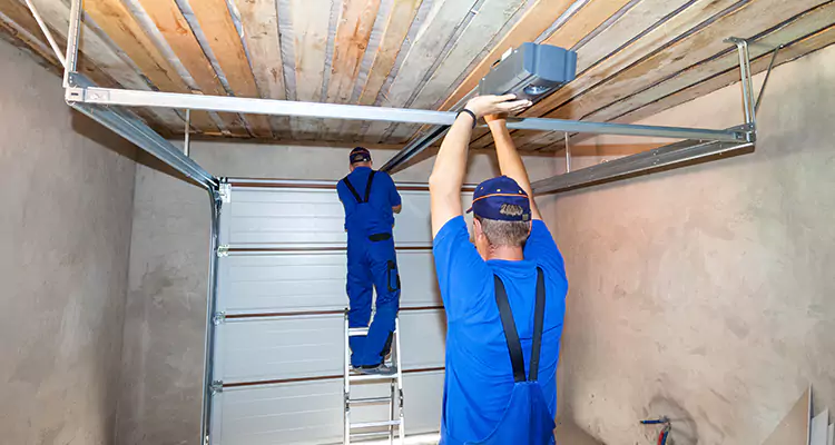 Garage Door Opener Technician in Plantation, FL