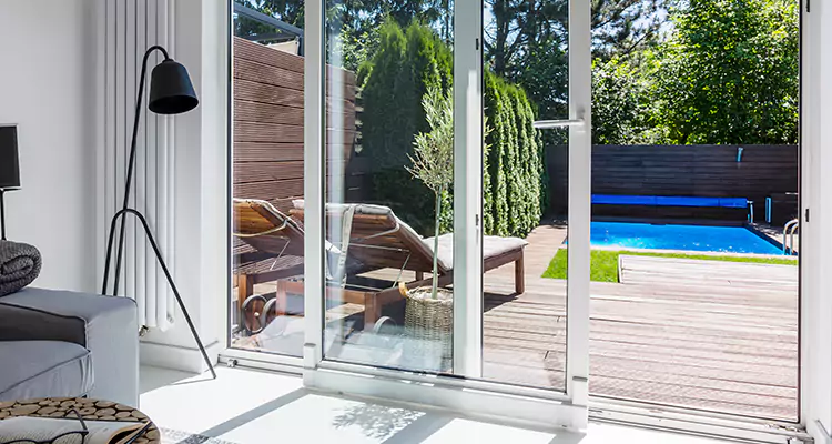 Fixing A Sliding Screen Door Roller in Plantation, FL